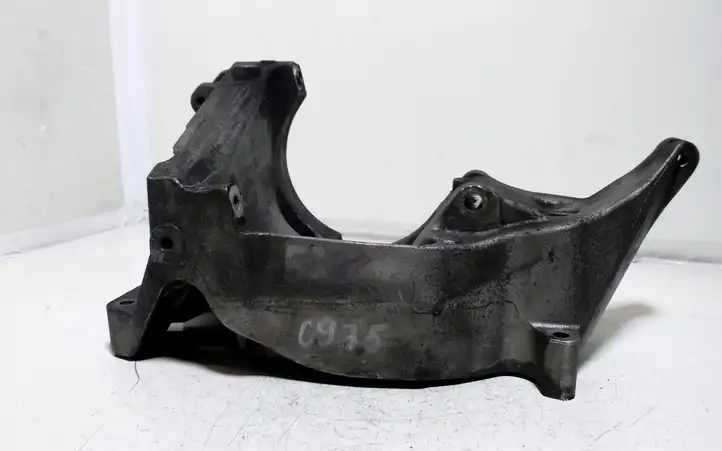 BMW 5 E60 E61 (2004 - 2010) 7802639 Кронштейн генератора — фото 2