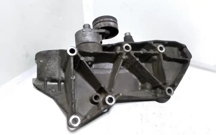 Mitsubishi Carisma (1999 - 2004) 8200183234 Кронштейн генератора — фото 2