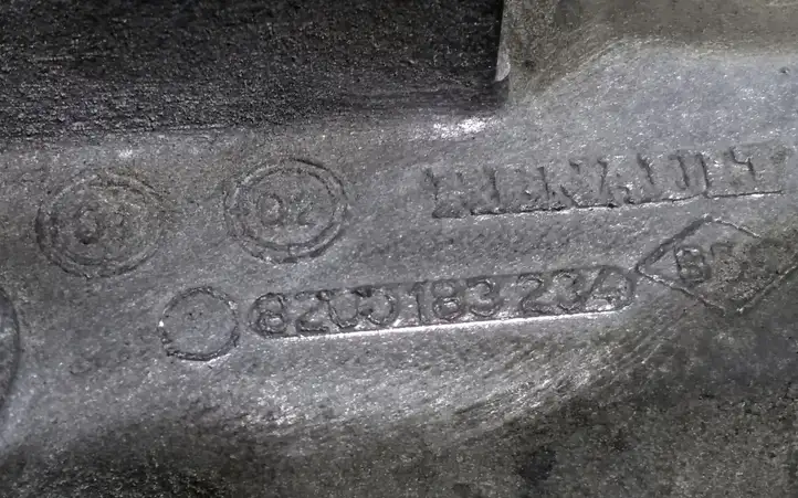 Mitsubishi Carisma (1999 - 2004) 8200183234 Кронштейн генератора — фото 4