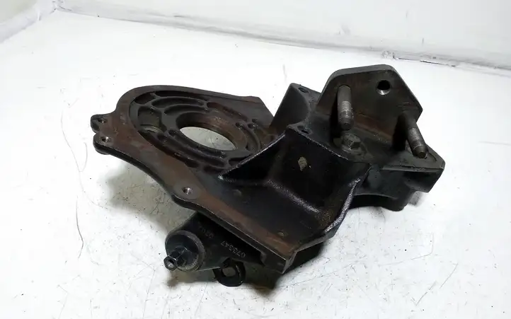 Mitsubishi Carisma (1999 - 2004) 150234 Кронштейн топливного насоса — фото 1