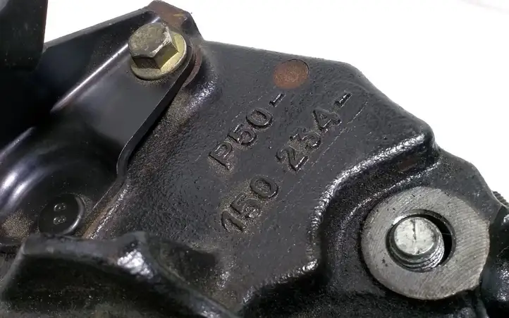 Mitsubishi Carisma (1999 - 2004) 150234 Кронштейн топливного насоса — фото 3