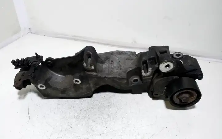 Nissan Qashqai (2006 - 2010) 8200527320 Кронштейн генератора — фото 3