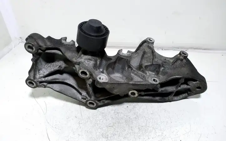 Nissan Primastar (2001 - 2014) 8200462166 Кронштейн генератора — фото 4