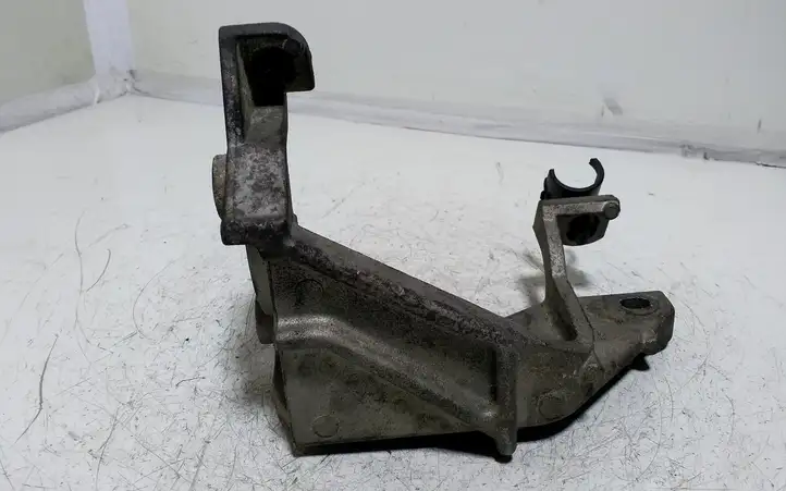 Renault Scenic I (1996 - 2003) 7700115681 Кронштейн топливного насоса — фото 4