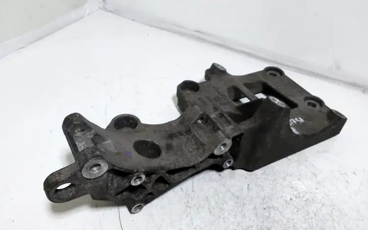 Seat Leon (1P) (2005 - 2012) 06F903143 Кронштейн генератора — фото 2