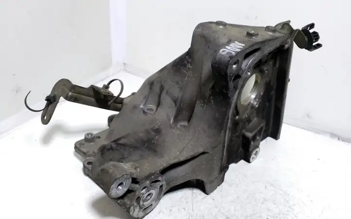 Opel Zafira B (2003 - 2006) 55194411 Кронштейн генератора — фото 3