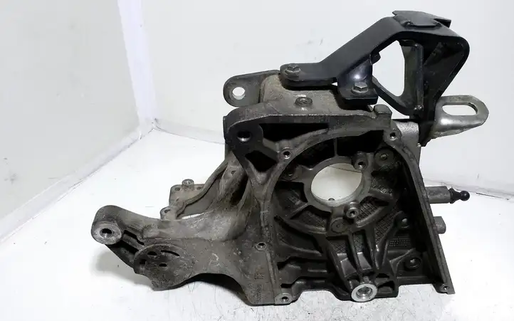 Opel Insignia A (2008 - 2017) 55566003 Кронштейн топливного насоса — фото 1
