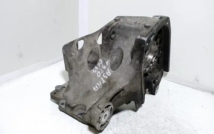 Opel Astra H (2004 - 2009) 55187918 Кронштейн топливного насоса — фото 4