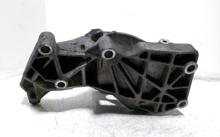 Renault Scenic I (1996 - 2003) 7700113574 Кронштейн генератора — фото 2