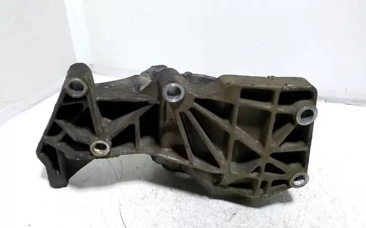 Renault Scenic I (1996 - 2003) 7700113574 Кронштейн генератора — фото 3