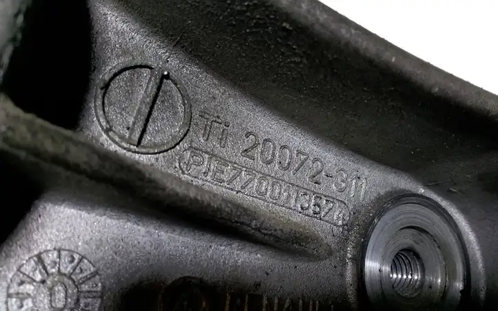 Renault Scenic I (1996 - 2003) 7700113574 Кронштейн генератора — фото 4