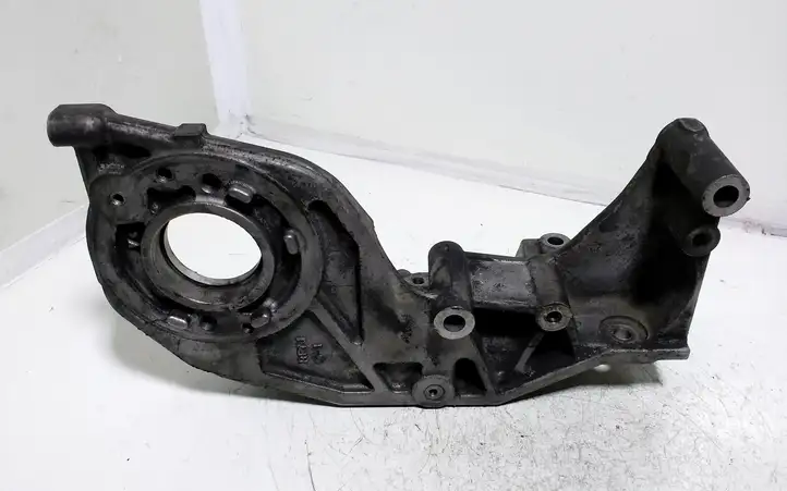Mazda 5 (2005 - 2010) RF7J Кронштейн топливного насоса — фото 3