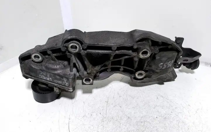 Renault Laguna III (2007 - 2015) 8200527320 Кронштейн генератора — фото 3