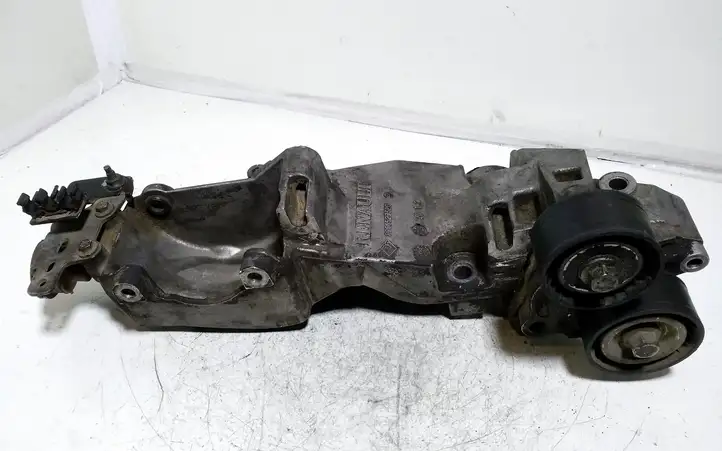 Nissan Qashqai (2006 - 2010) 8200527320 Кронштейн генератора — фото 1