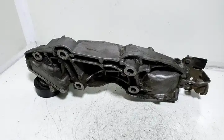 Nissan Qashqai (2006 - 2010) 8200527320 Кронштейн генератора — фото 2
