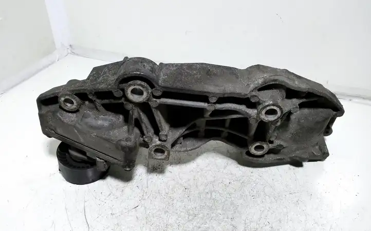 Opel Vivaro (2006 - 2014) 8200527320 Кронштейн генератора — фото 3
