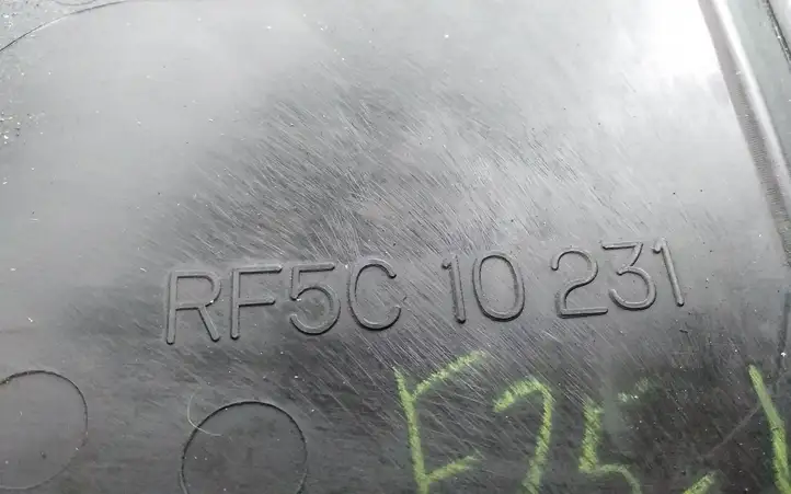 Mazda 6 (2002 - 2005) RF5C10231 Крышка двигателя декоративная — фото 3