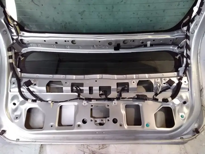 Toyota Prius (XW30) (2009 - 2015) Крышка багажника — фото 9