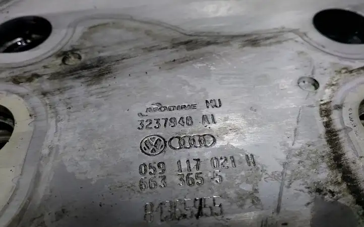 Audi A6 S6 C6 4F (2004 - 2008) 059117021H Кронштейн масляного фильтра — фото 2