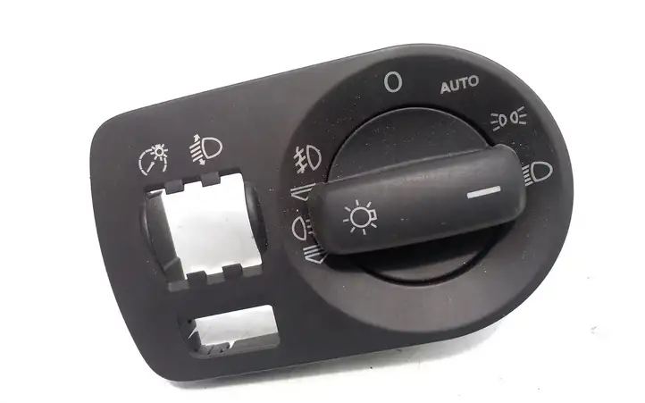 Audi A3/S3 8P (2004 - 2008) 8P2941531Q Включатель фонарей — фото 1