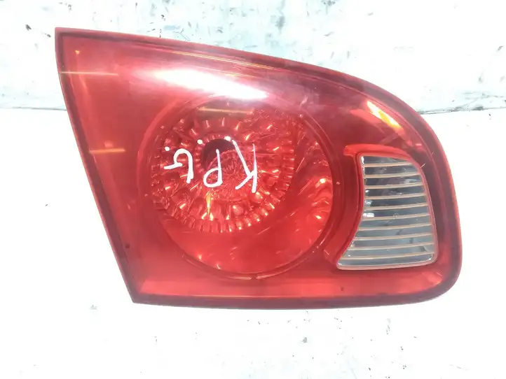 Hyundai Santa Fe (2005 - 2009) 924052B000 Задний фонарь в крышке багажника — фото 1