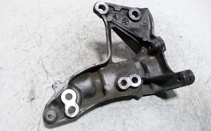 Mazda 3 I (2003 - 2006) 9653249480 Кронштейн генератора — фото 3