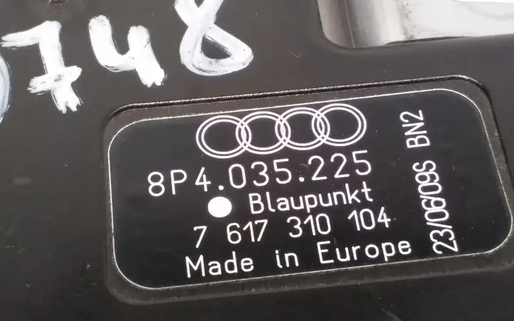 Audi A3/S3 8P (2004 - 2008) 8P4035225 Усилитель антенны — фото 2
