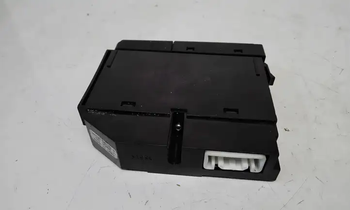 Toyota Avensis T250 (2003 - 2006) 8479005110 Кнопка обогрева стекла — фото 2