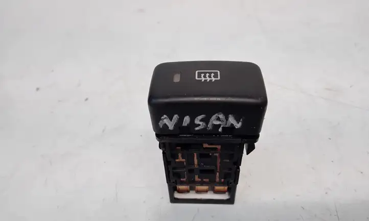 Nissan Navara D22 (1997 - 2004) 06016 Кнопка обогрева стекла — фото 1