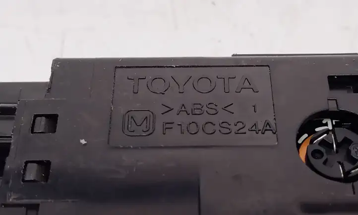 Toyota Yaris Verso (1999 - 2005) F10CS24A Включатель противотуманных фар — фото 3