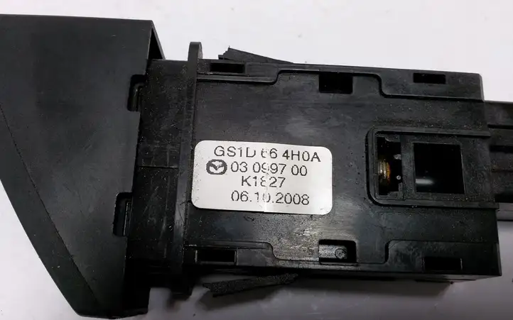 Mazda 6 (2009 - 2012) GS1D664H0A Включатель аварийных фонарей — фото 3