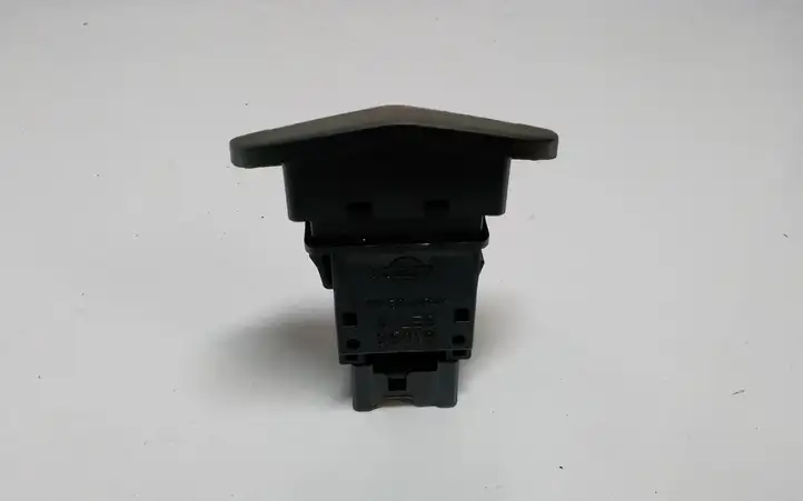 Nissan Primera (2001 - 2008) 06016 Включатель аварийных фонарей — фото 2