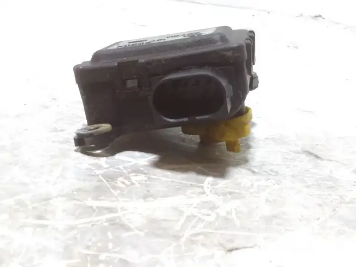 Audi A3/S3 8L (1996 - 2000) 8D2820511C Двигатель задвижки потока воздуха — фото 2