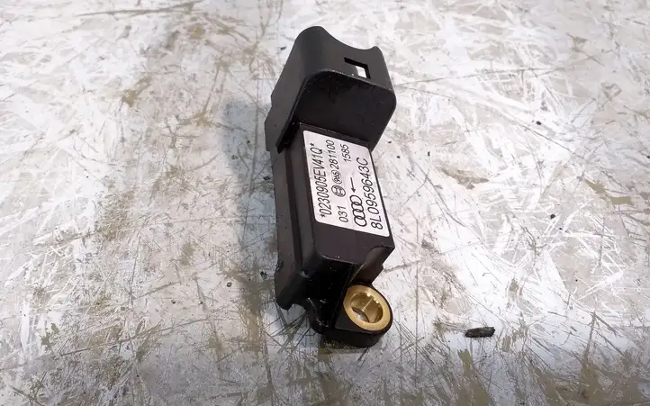 Audi A3/S3 8L (1996 - 2000) 8L0959643C Датчик удара SRS — фото 3