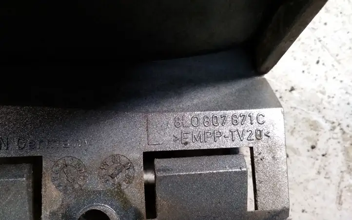 Audi A3/S3 8L (1996 - 2000) 8L0807871C Отделка (ленточка) заднего фонаря — фото 2