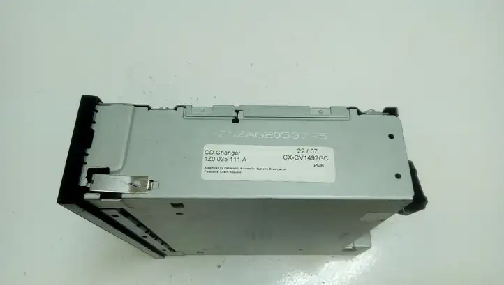 Skoda Octavia Mk2 (1Z) (2004 - 2013) 1Z0035111 CD/DVD чейнджер — фото 4