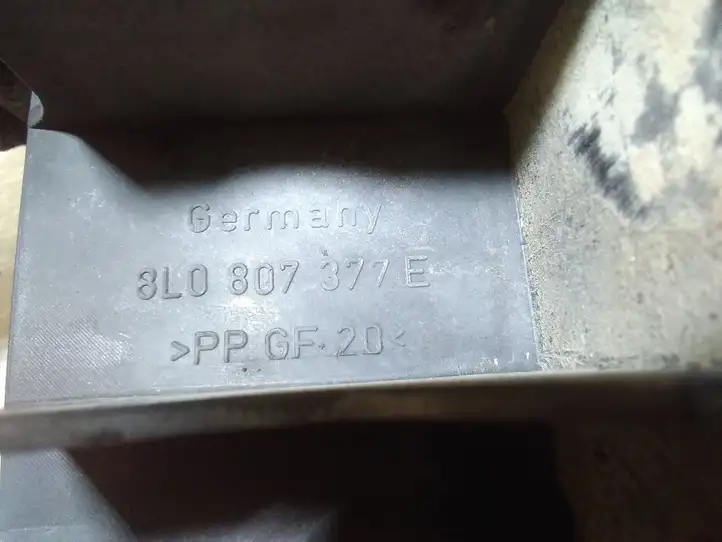 Audi A3/S3 8L (1996 - 2000) 8L0807377E Кронштейн заднего бампера — фото 3