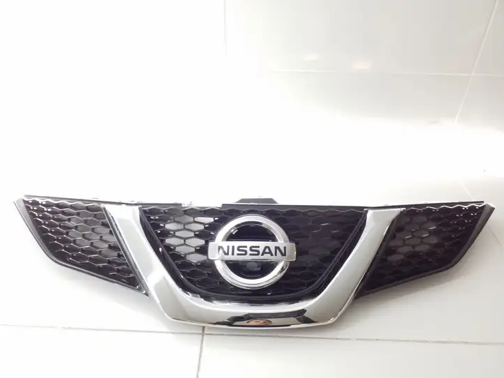 Nissan Qashqai (2013 - 2017) 623124EA0A Верхняя решетка радиатора — фото 1