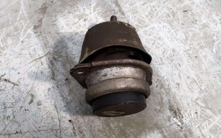 Volkswagen Touareg I (2002 - 2010) 7L6199131C Опора двигателя — фото 3