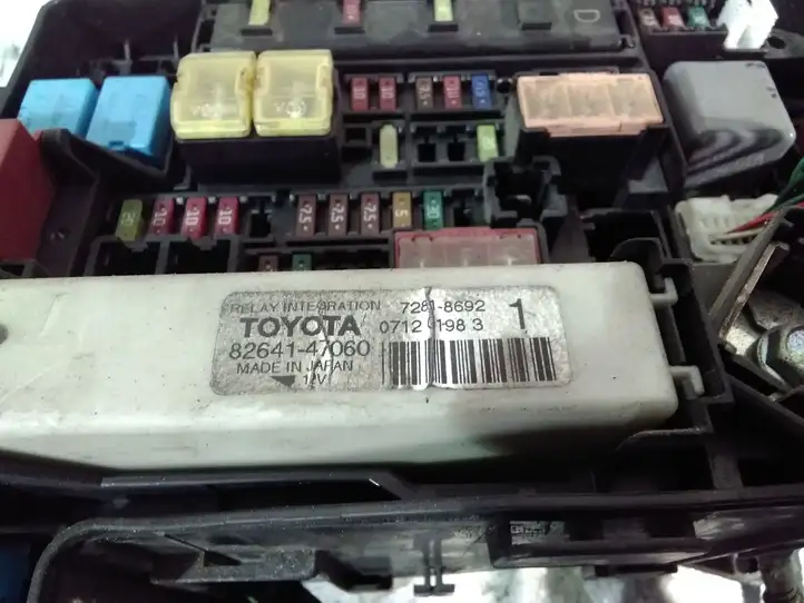 Toyota Prius (XW30) (2009 - 2015) 8264147060 Проводка двигателя — фото 7