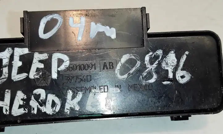 Jeep Cherokee (2001 - 2007) 56010091AB Кнопка стеклоподъемников — фото 4