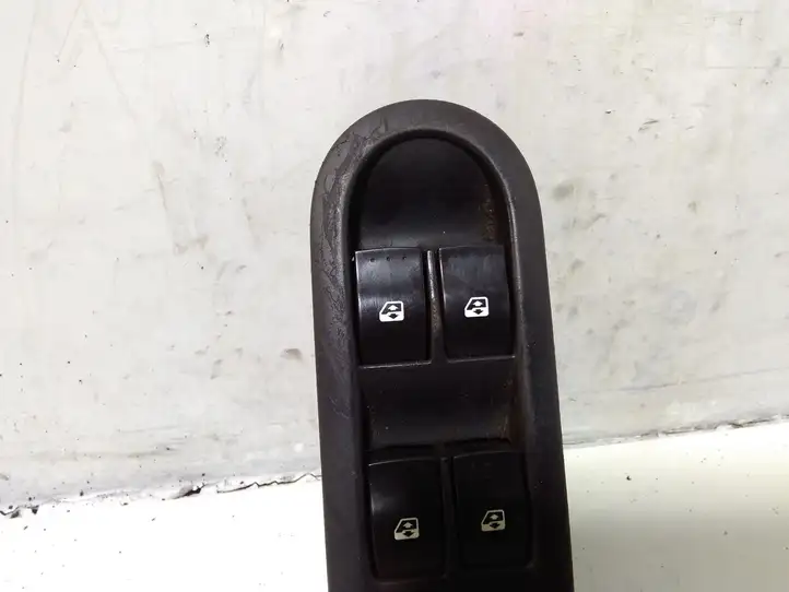 Renault Scenic II - Grand scenic II (2003 - 2006) 156018070D Блок кнопок стеклоподъемников — фото 3