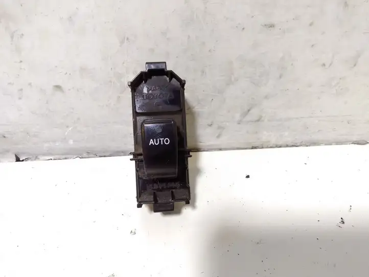 Toyota Corolla Verso E121 (2001 - 2004) 514746 Кнопка стеклоподъемников — фото 1