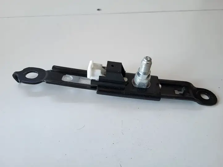Toyota Verso (2012 - 2015) Регулятор высоты ремня безопасности — фото 1