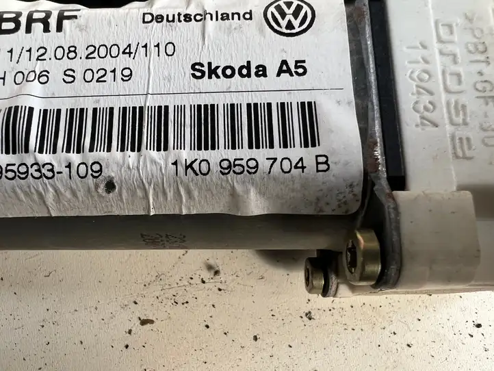 Skoda Octavia Mk2 (1Z) (2004 - 2013) 1K0959704B Стеклоподъемник задней двери — фото 2