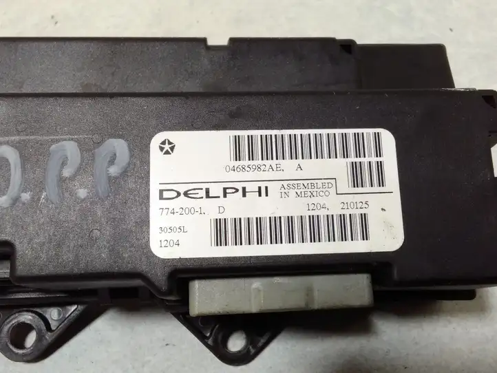 Chrysler Pacifica (2003 - 2008) 04685982AE Кнопка стеклоподъемников — фото 3