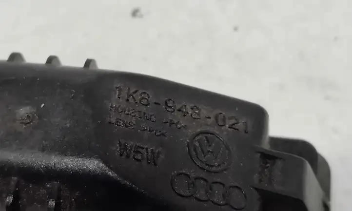 Volkswagen Golf VI (2009 - 2013) 1K8943021 Подсветка номера — фото 3