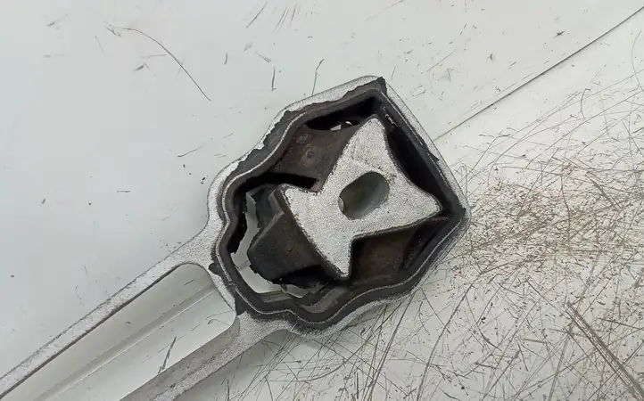 Volvo S60 (2010 - 2013) Опора двигателя — фото 3