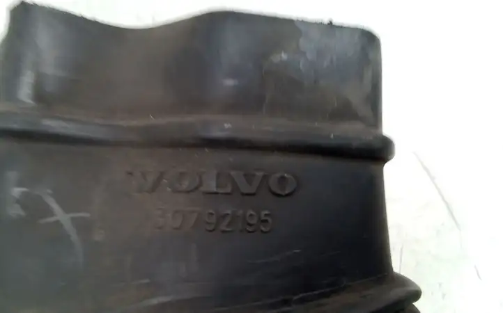 Volvo XC60 (2008 - 2013) 72102648 Трубка подачи воздуха — фото 2