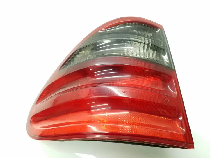 Mercedes-Benz E W210 (1995 - 2002) A2108206764 Задний фонарь в кузове — фото 2
